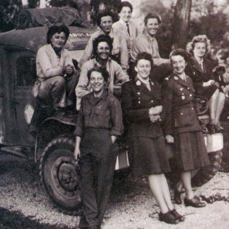 Les Rochambelles, ambulancières volontaires.